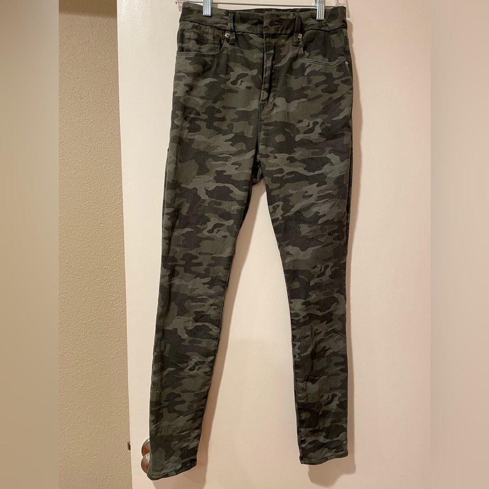 Good American camo print skinny jeans